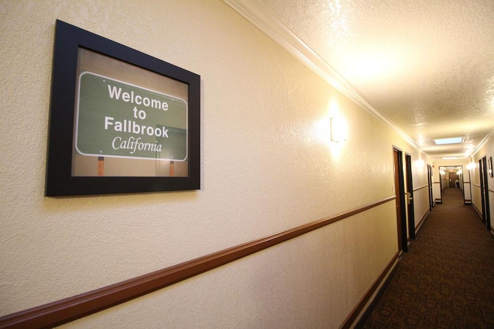 Econo Lodge Inn & Suites Fallbrook Downtown Экстерьер фото