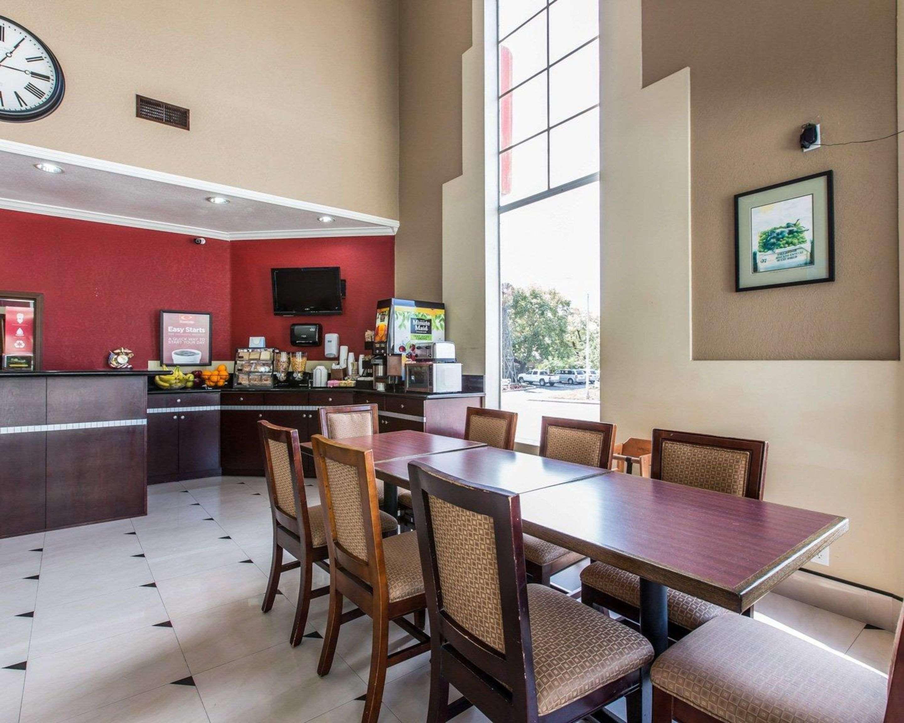 Econo Lodge Inn & Suites Fallbrook Downtown Экстерьер фото