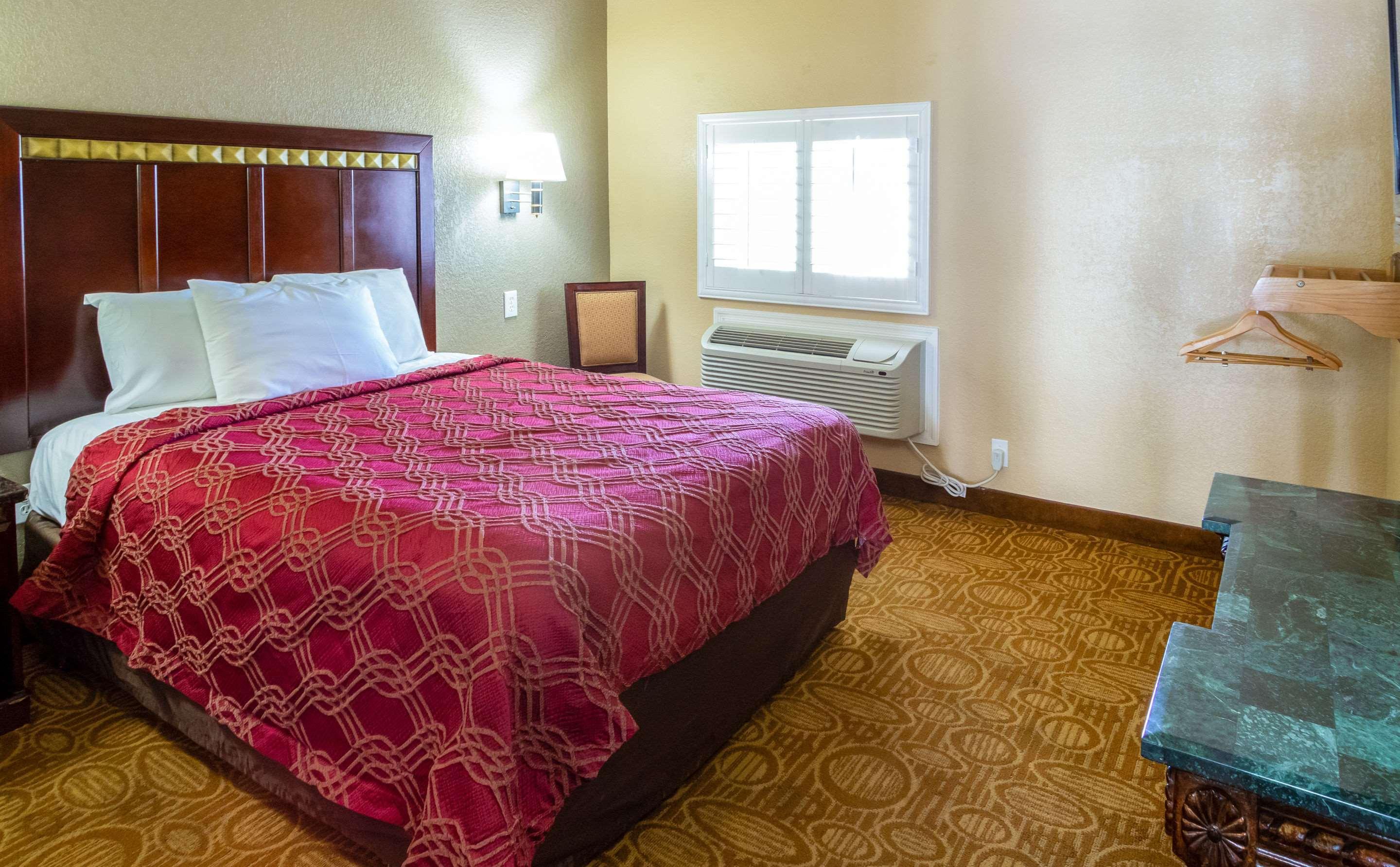 Econo Lodge Inn & Suites Fallbrook Downtown Экстерьер фото