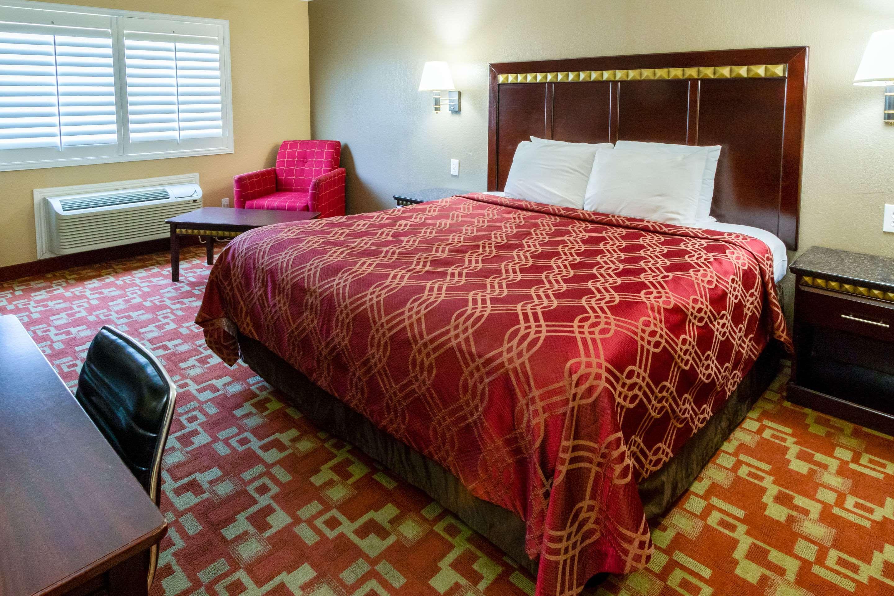Econo Lodge Inn & Suites Fallbrook Downtown Экстерьер фото