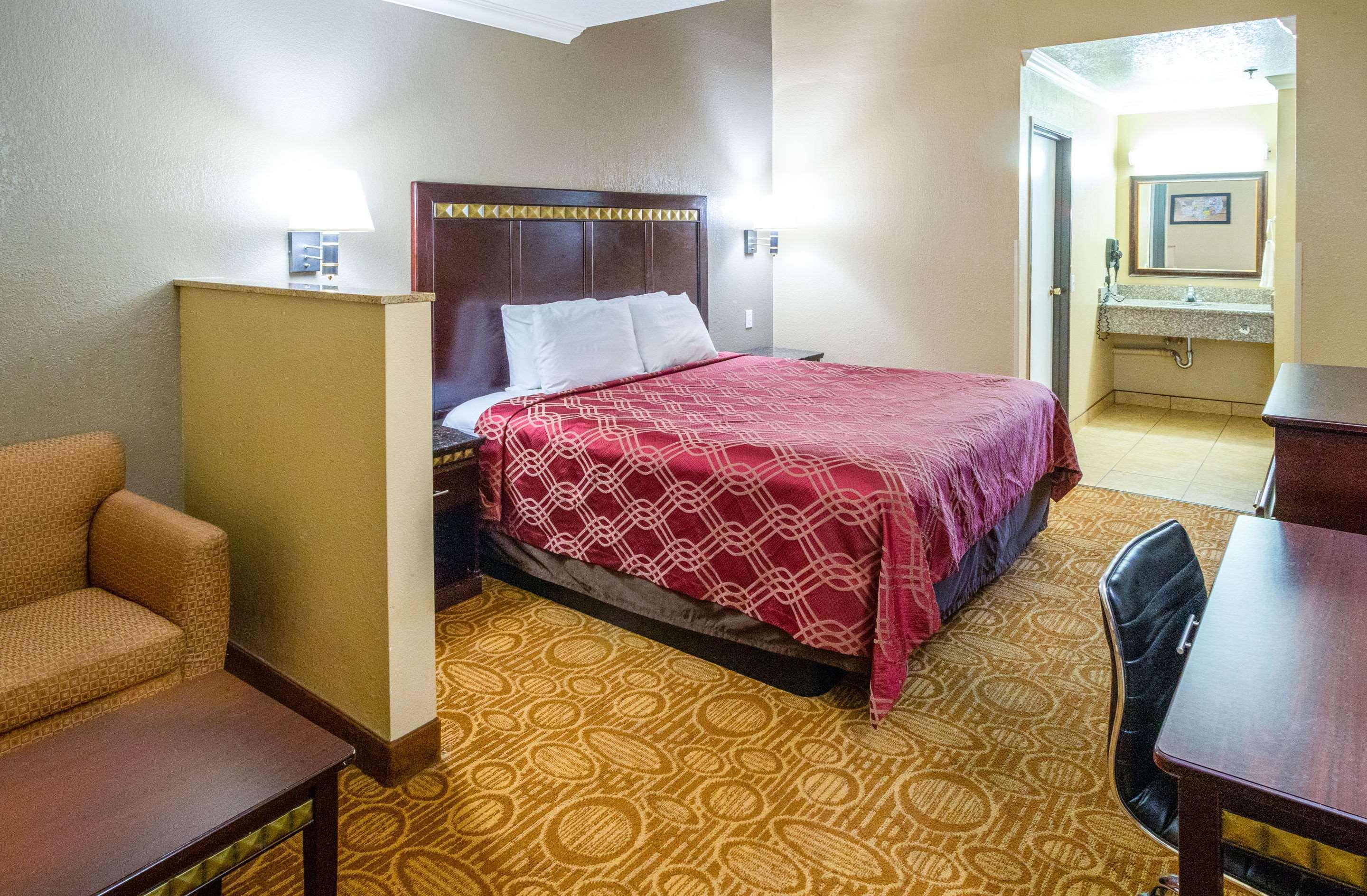 Econo Lodge Inn & Suites Fallbrook Downtown Экстерьер фото