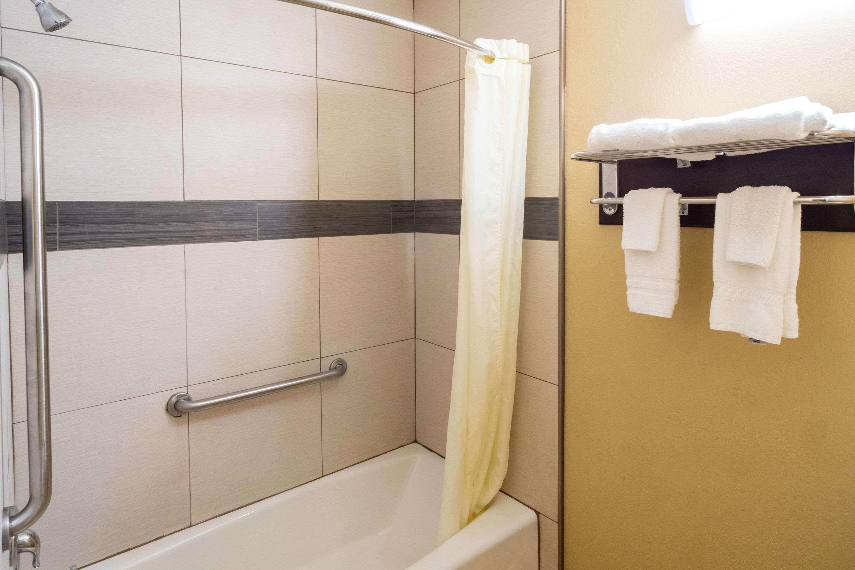 Econo Lodge Inn & Suites Fallbrook Downtown Экстерьер фото