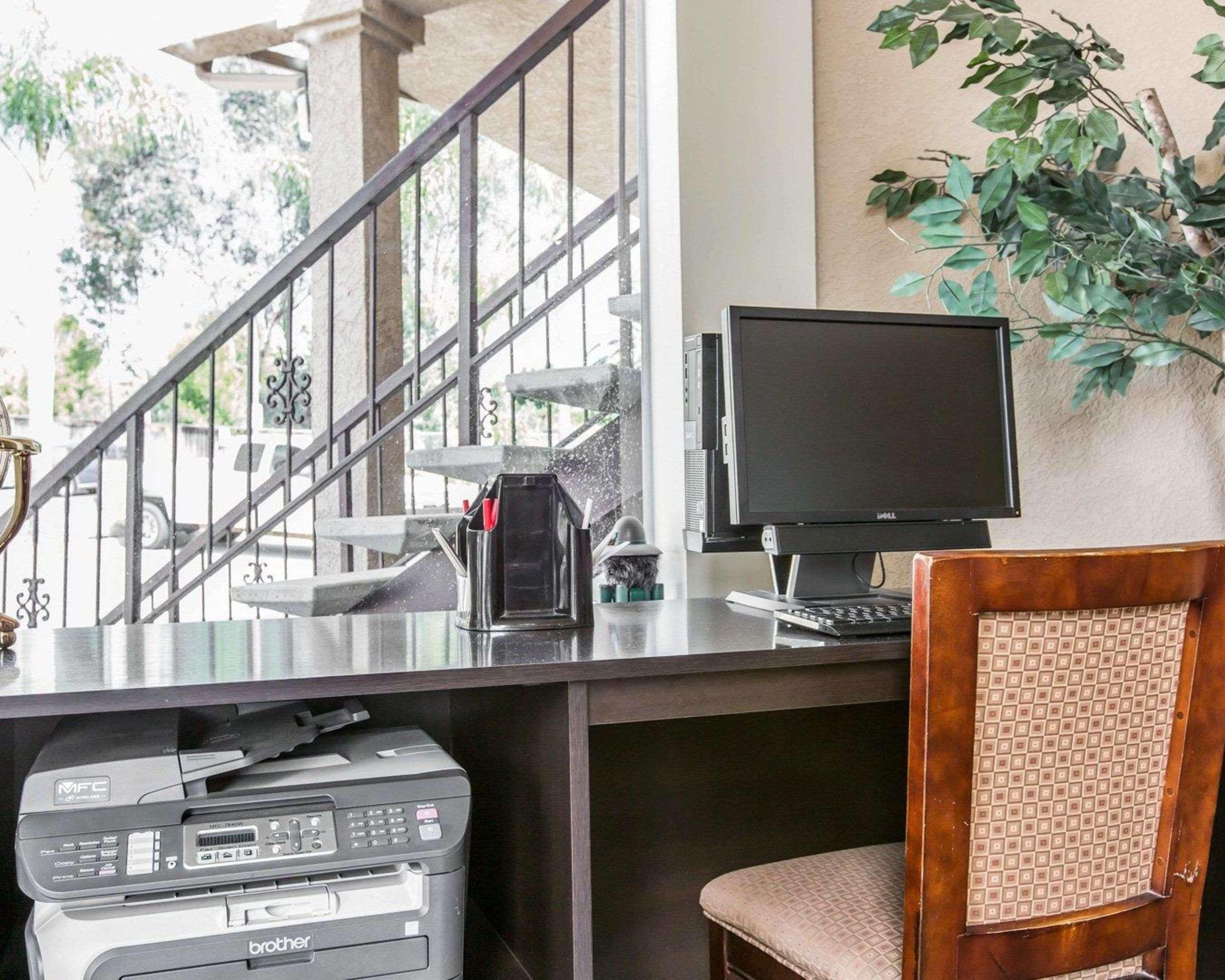 Econo Lodge Inn & Suites Fallbrook Downtown Экстерьер фото
