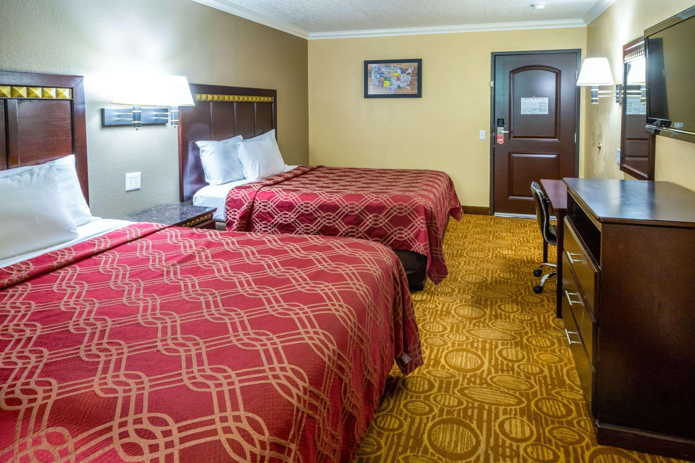 Econo Lodge Inn & Suites Fallbrook Downtown Экстерьер фото