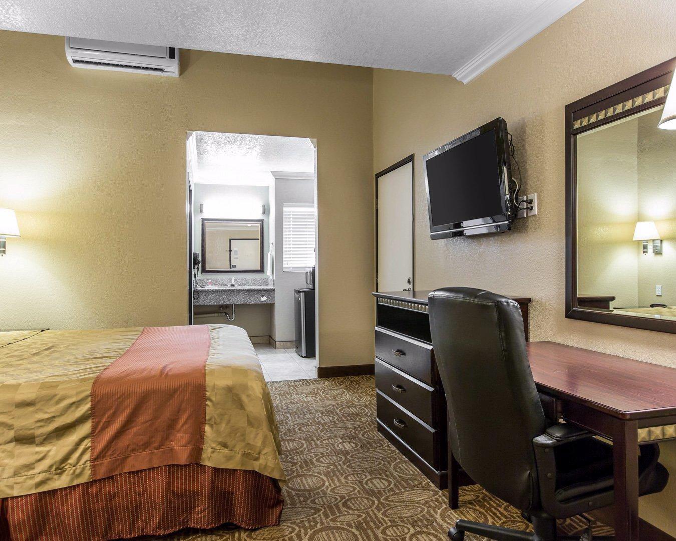 Econo Lodge Inn & Suites Fallbrook Downtown Экстерьер фото