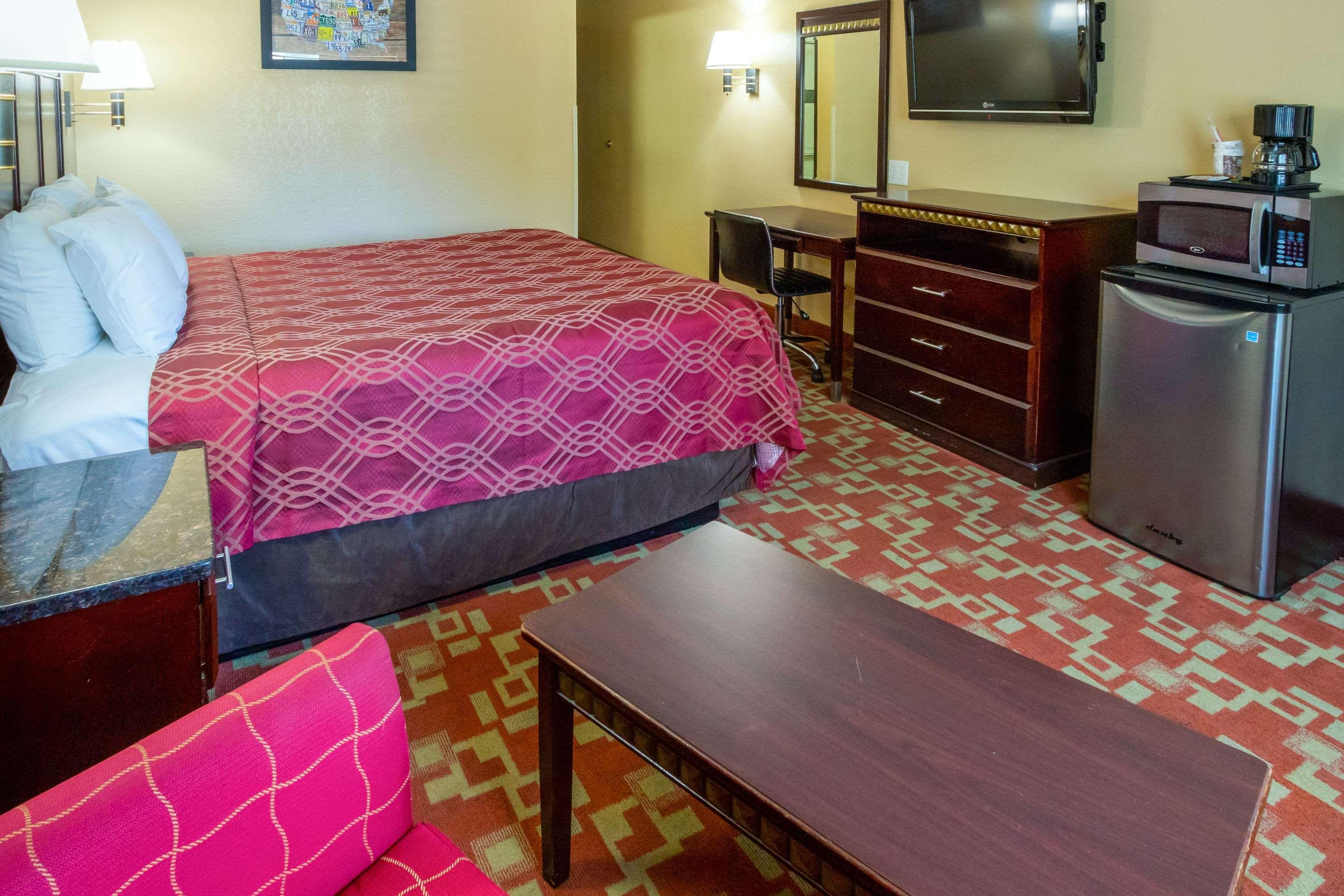 Econo Lodge Inn & Suites Fallbrook Downtown Экстерьер фото