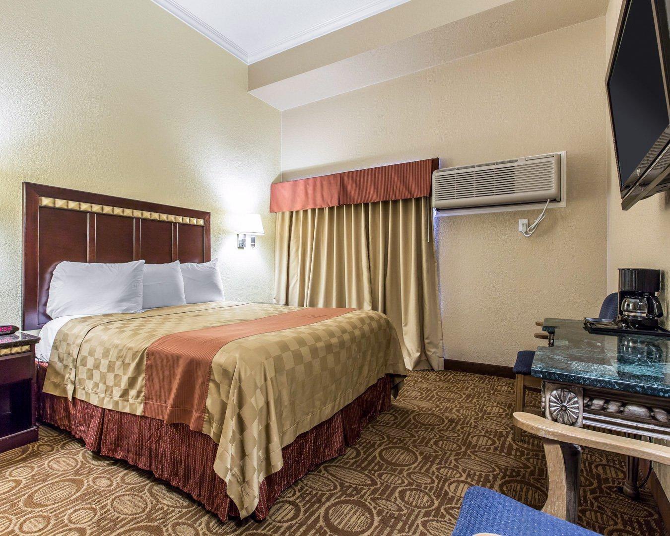 Econo Lodge Inn & Suites Fallbrook Downtown Экстерьер фото