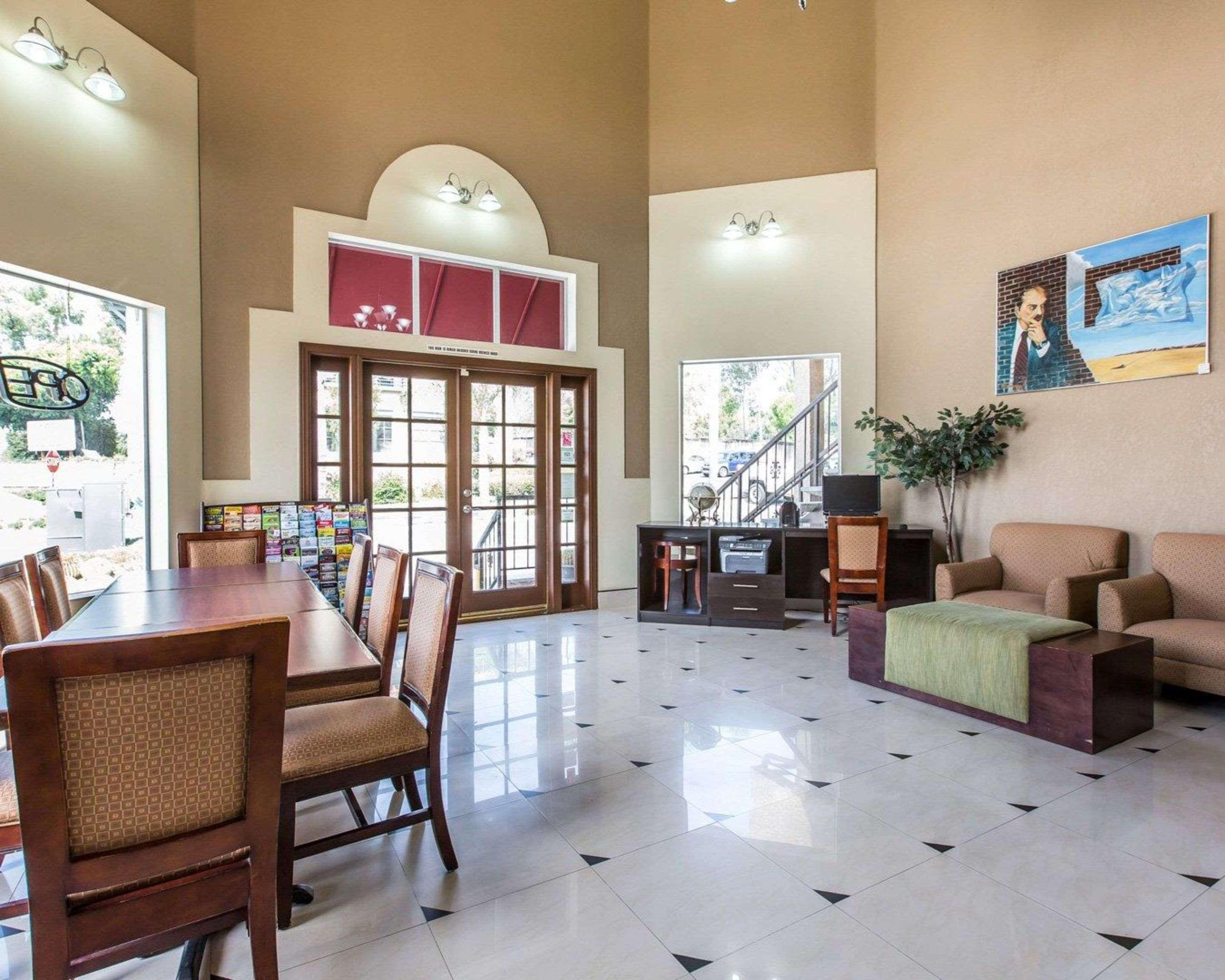 Econo Lodge Inn & Suites Fallbrook Downtown Экстерьер фото