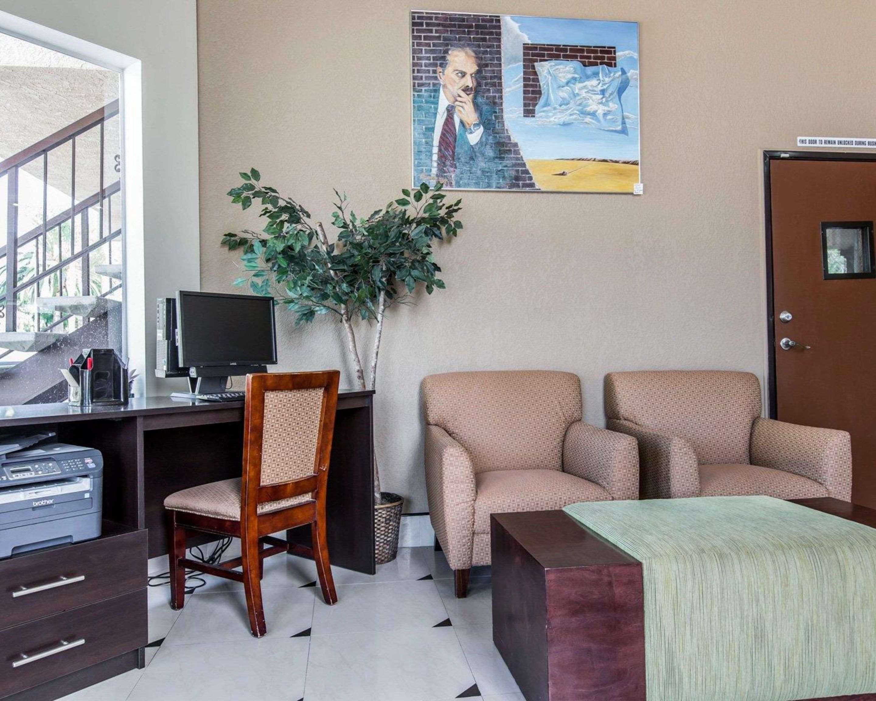 Econo Lodge Inn & Suites Fallbrook Downtown Экстерьер фото