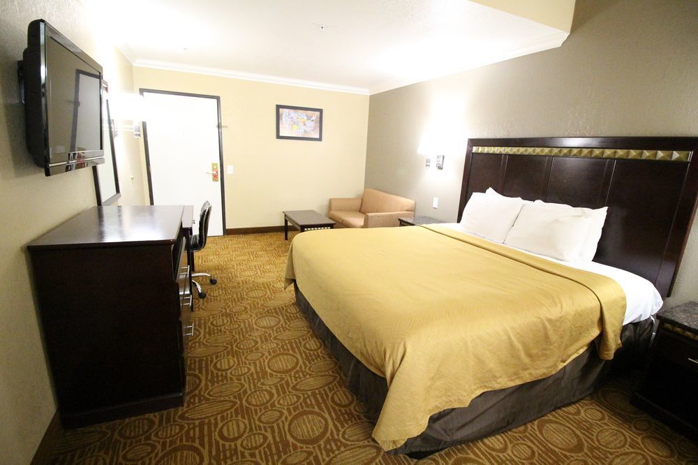 Econo Lodge Inn & Suites Fallbrook Downtown Экстерьер фото