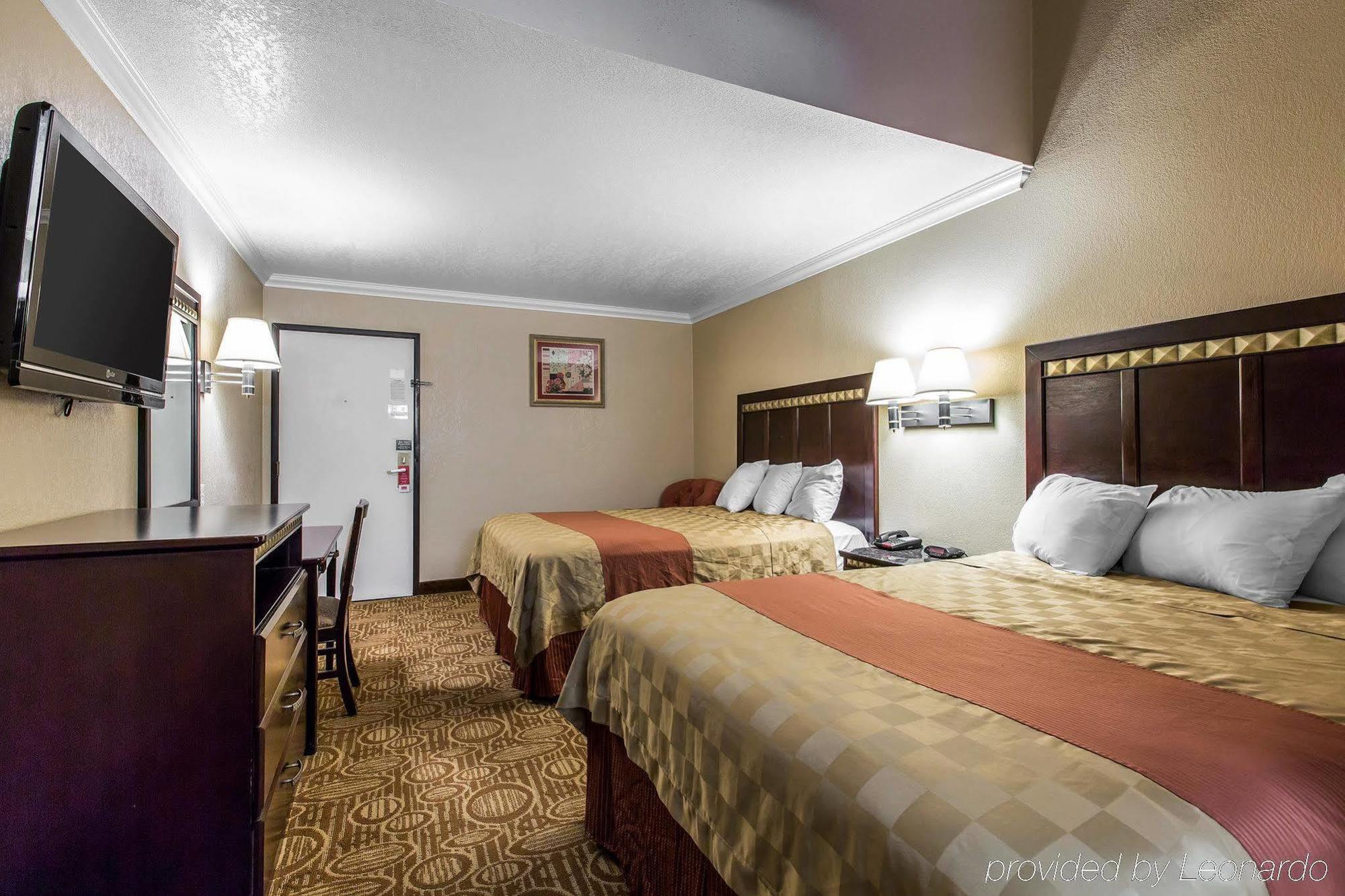 Econo Lodge Inn & Suites Fallbrook Downtown Экстерьер фото