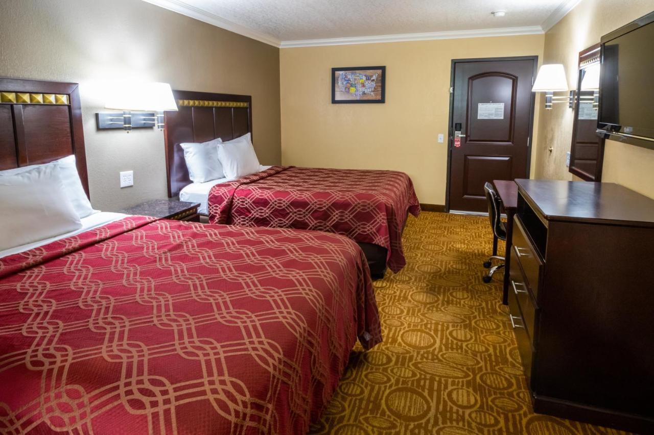 Econo Lodge Inn & Suites Fallbrook Downtown Экстерьер фото